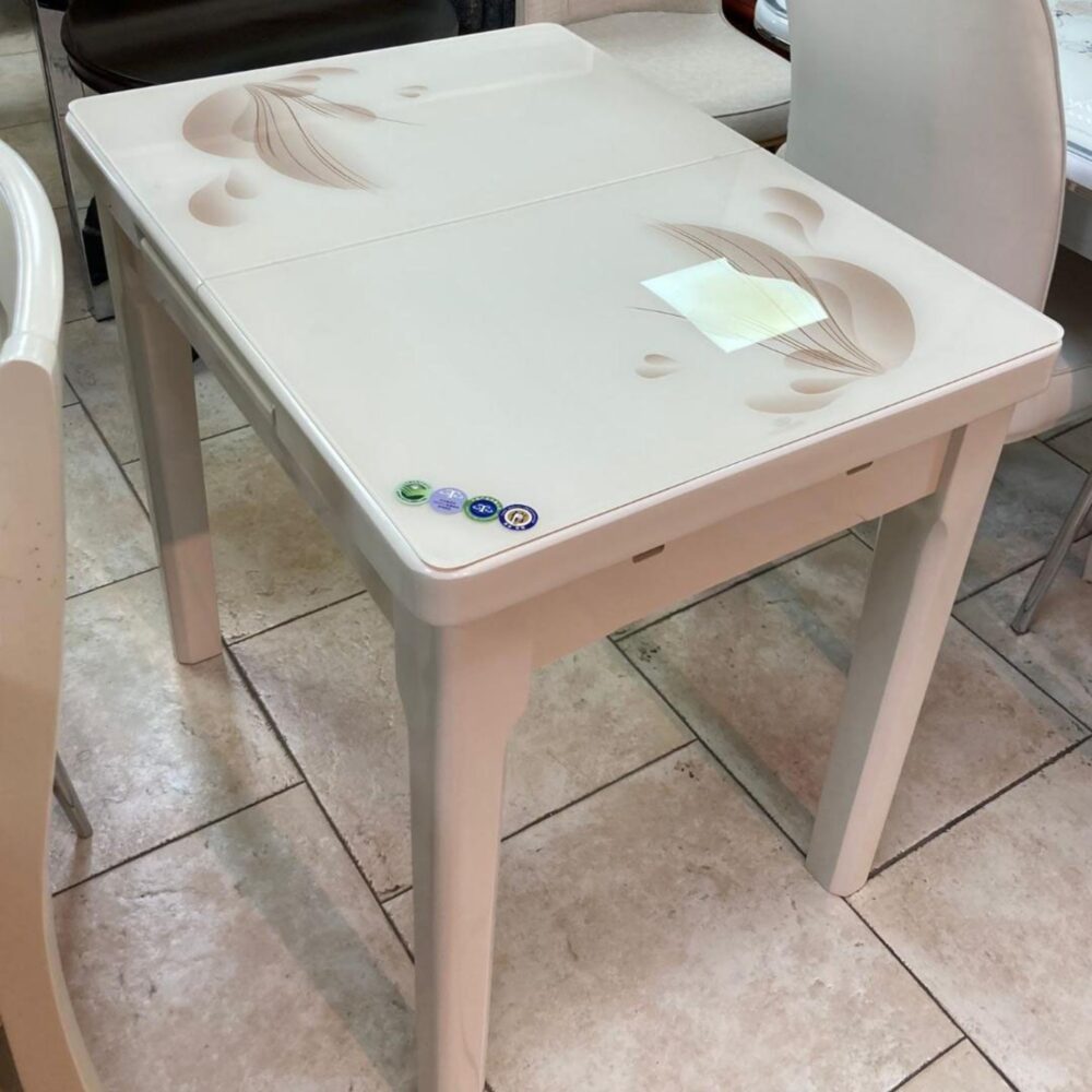 small-glass-dining-table-3-2000x2000-1.jpg שולחן אוכל קטן מזכוכית לעיצוב הבית - איכות ונוחות – תמונה 1