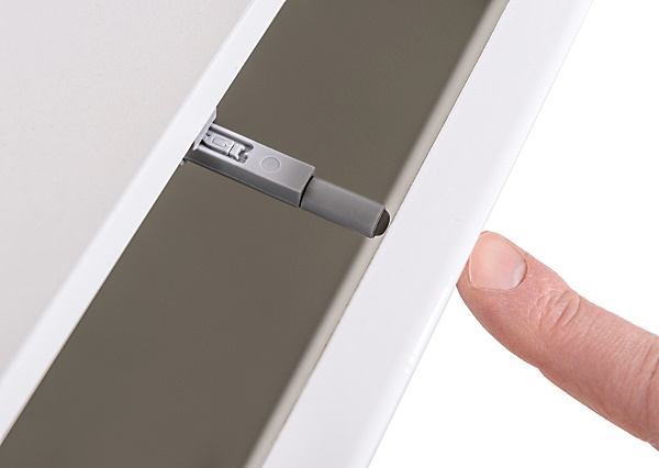 מנגנון-סגירה-בלחיצה-במערכת-Switch.jpg שידת טלוויזיה צפה 180 Switch RTV1 – תמונה 6