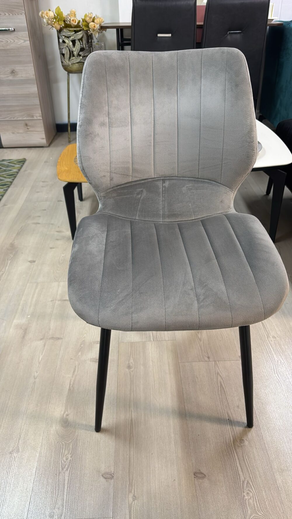 DC-06 CHAIR כסא DC-06 אפור בהיר - שילוב מושלם של עיצוב ונוחות – תמונה 1